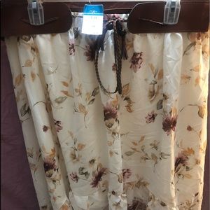 COPY - NEW with 🏷 tags! Women’s flowered skirt high/low
